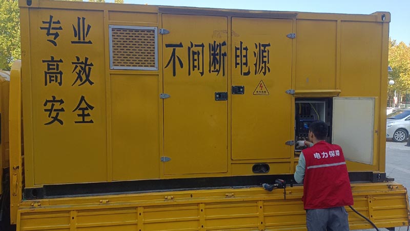 北海柴油发电机组和UPS电源配合使用时，如何避免切换过程中的电力中断？